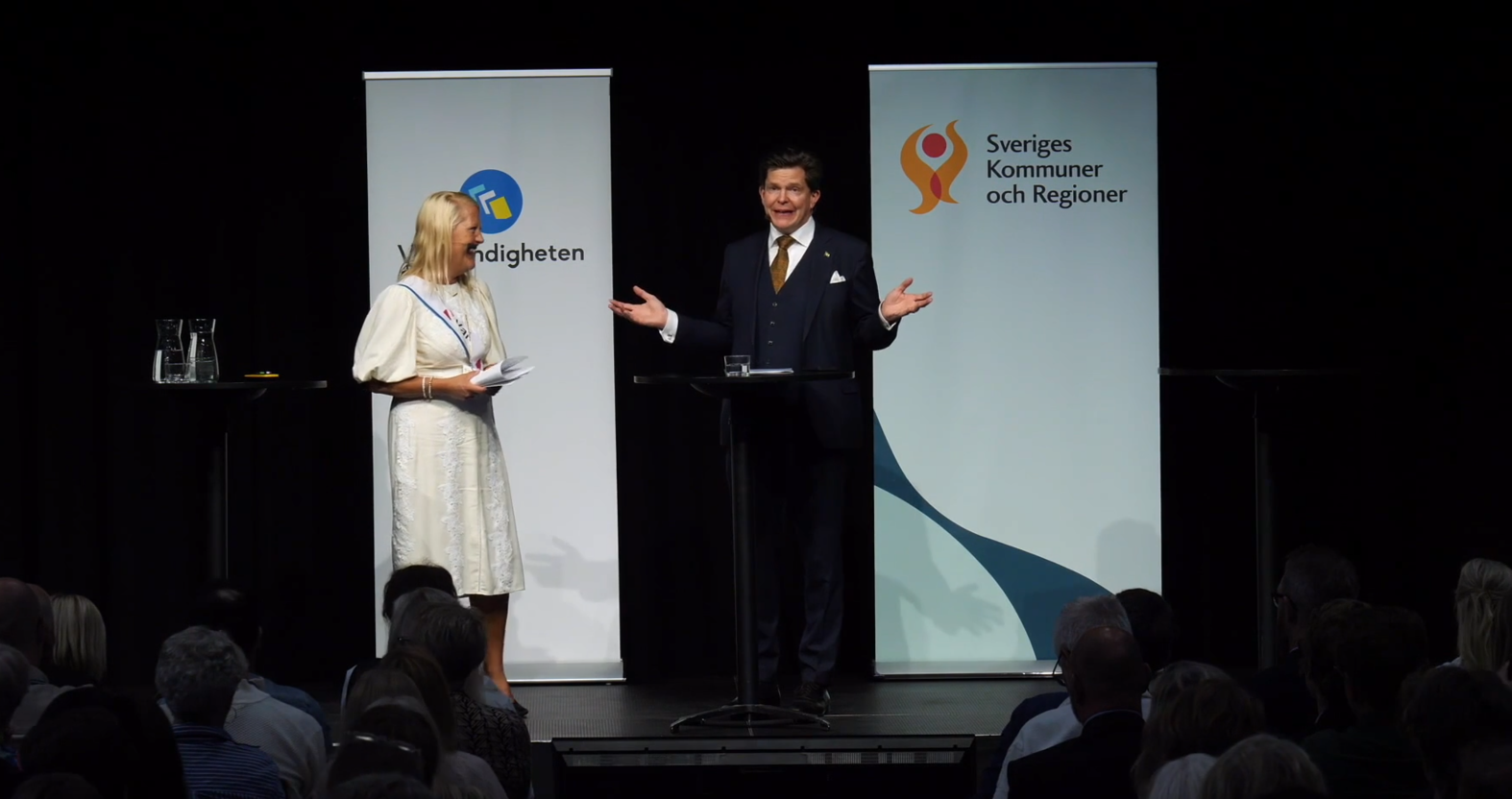 Anna Nyqvist och talman Andreas Norlen öppnar valkonfersen