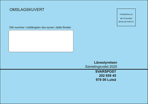 Blått fönsterkuvert med texten "Omslagskuvert. Dittnummer i röstlängden ska synas i detta fönster". Kuvertet är adresserat till Länsstyrelsen Norrbotten.